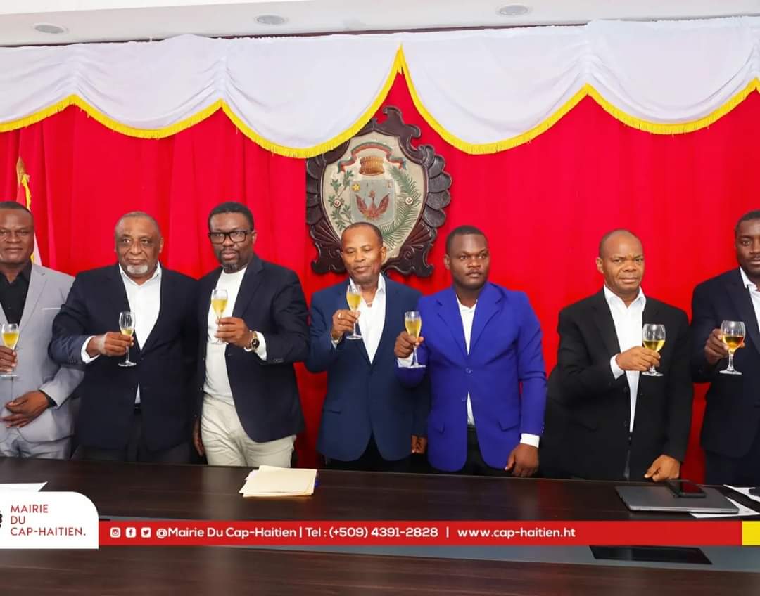 La maire du Cap-Haitien signe un protocole d'accord avec des universités